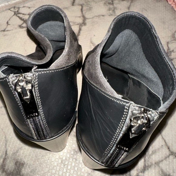 Like new Vince women’s black leather peep toe heels sz 8M - Picture 3 of 12